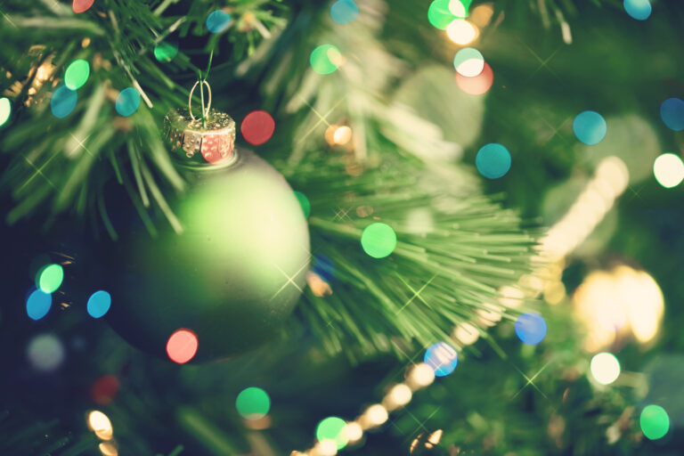 Pre-Lit Vs. Unlit Christmas Trees - Christmas Manor